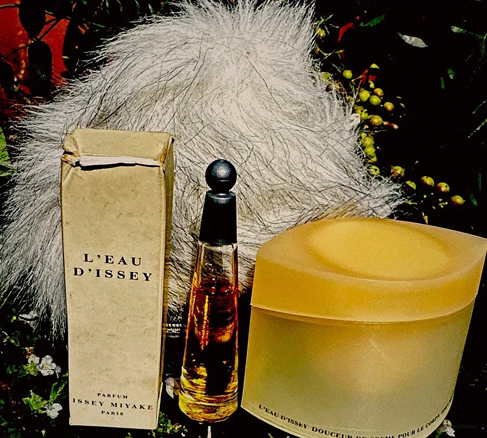 L'eau D’Issey Issey Miyake Mini .10oz/3ml Parfum + 1oz Mini Cream + Poof Bag ++