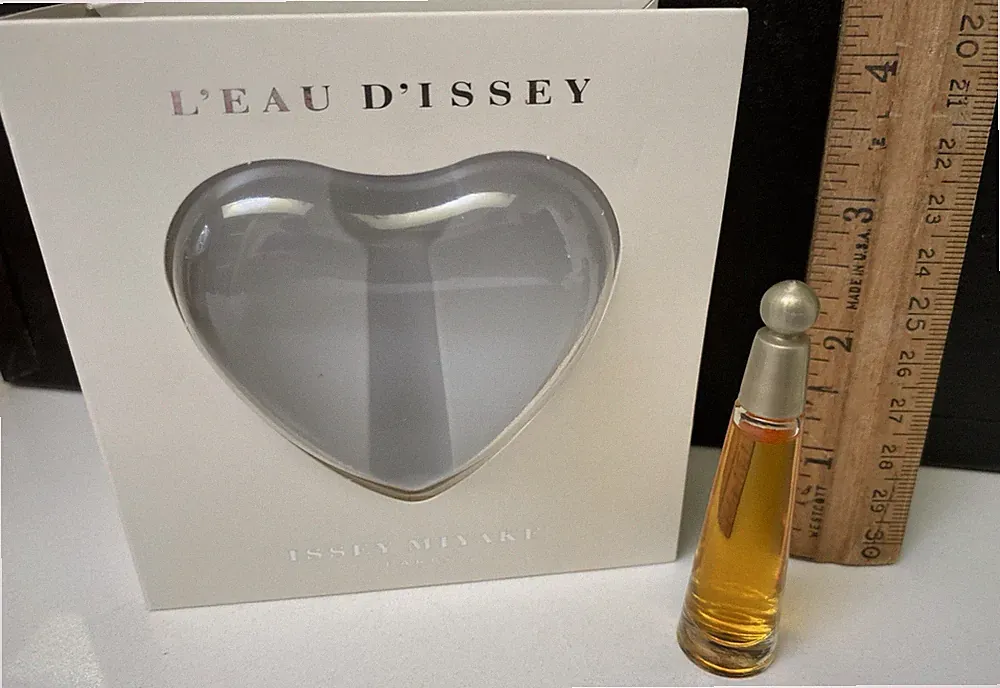 VTG Issey Miyake L’eau d’Issey eau de parfum 0.10 oz Mini heart box COLLECTIBLE